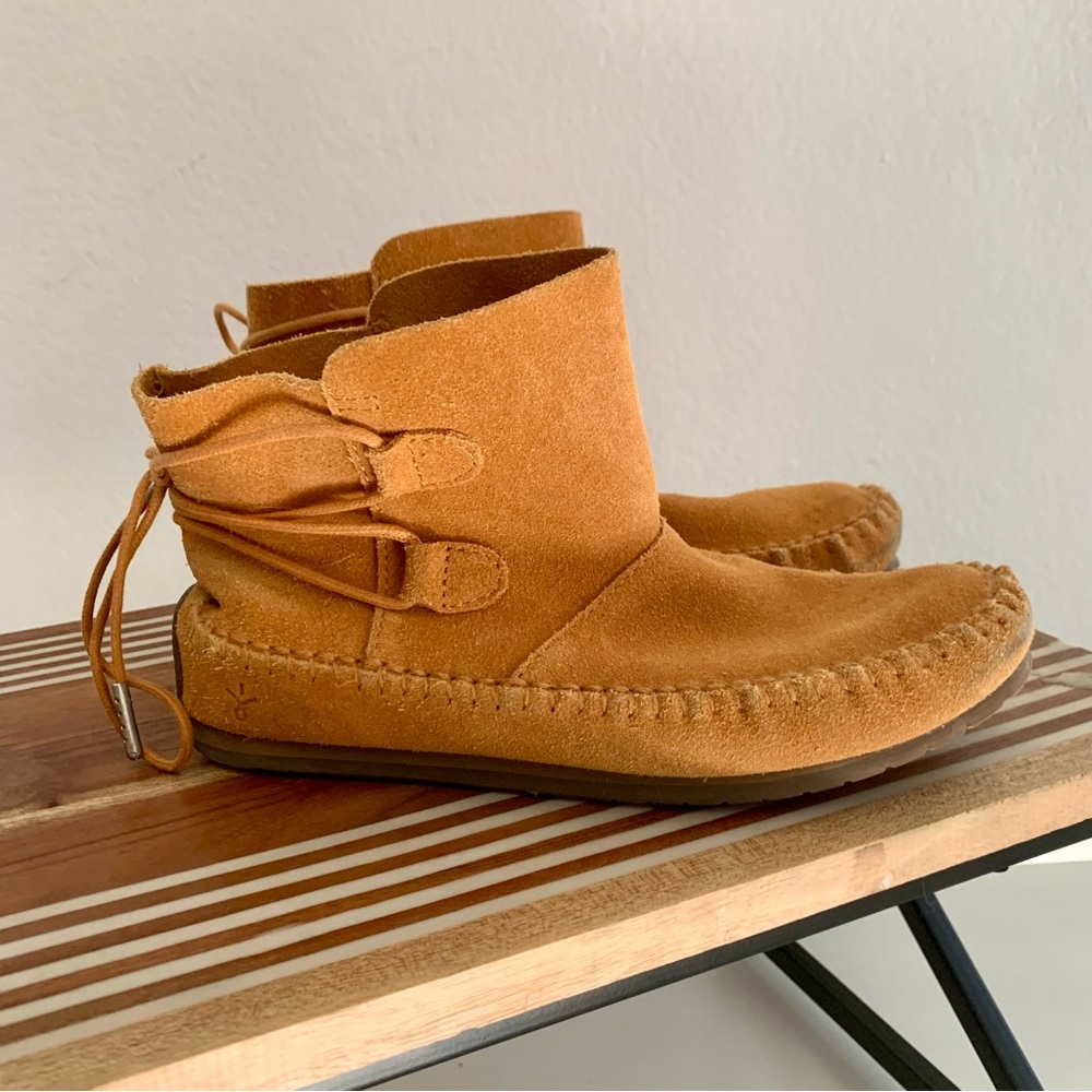 EMU Australia Suede Short Mocassin Style Boot Size 6